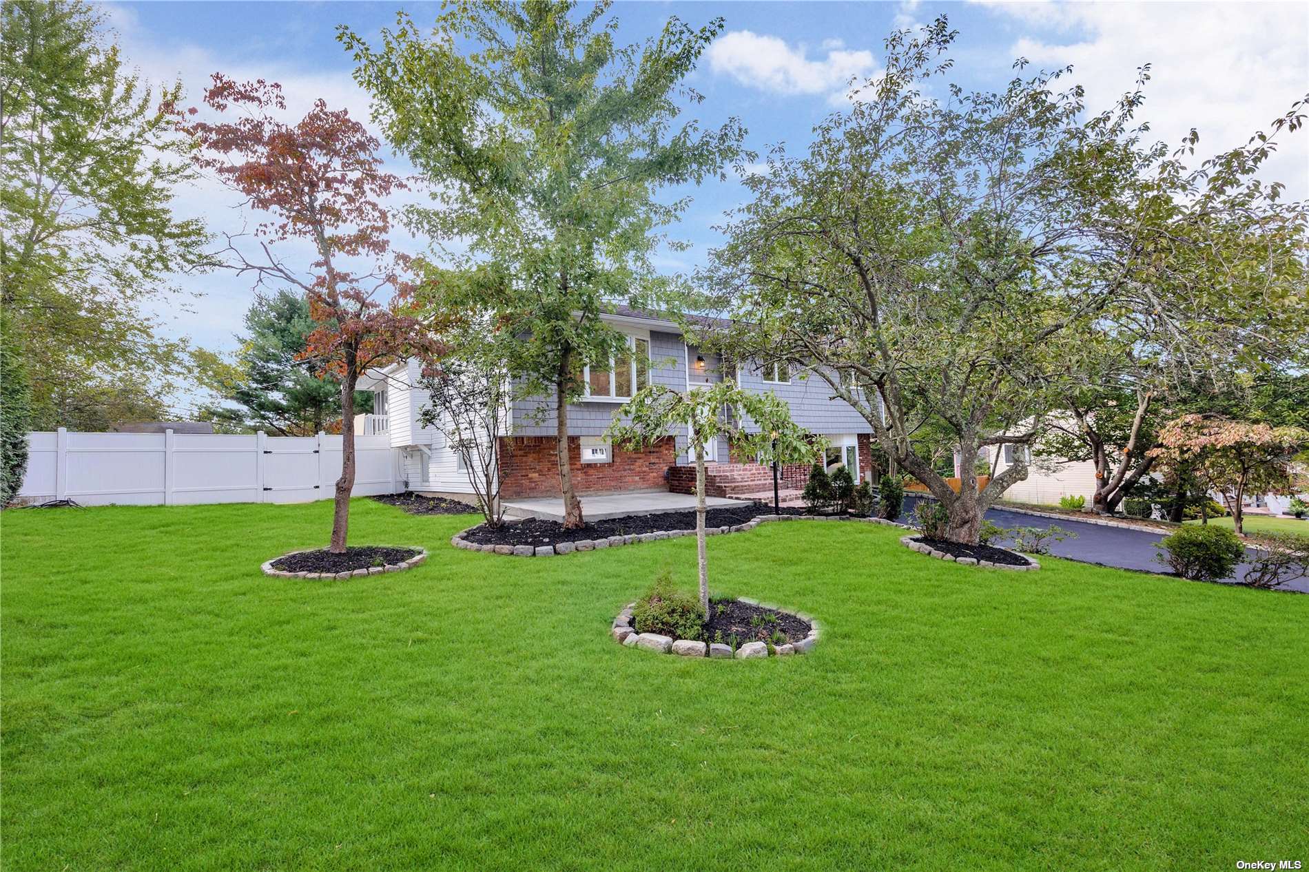 Property for Sale at 16 Rogers Lane, Smithtown, Hamptons, NY - Bedrooms: 6 
Bathrooms: 3  - $799,000