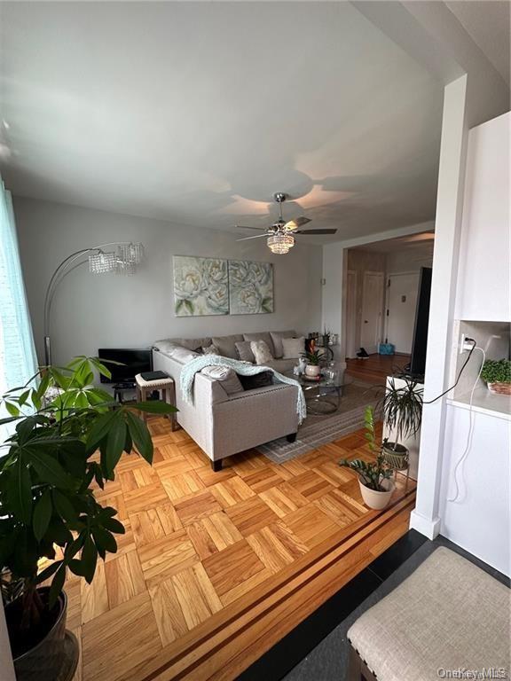 Property for Sale at 2081 Cruger Avenue 6L, Bronx, New York - Bedrooms: 3 
Bathrooms: 2 
Rooms: 5  - $385,000