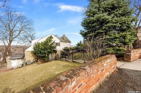 Single Family Residence in Staten Island NY 45 East Loop Road Rd.jpg