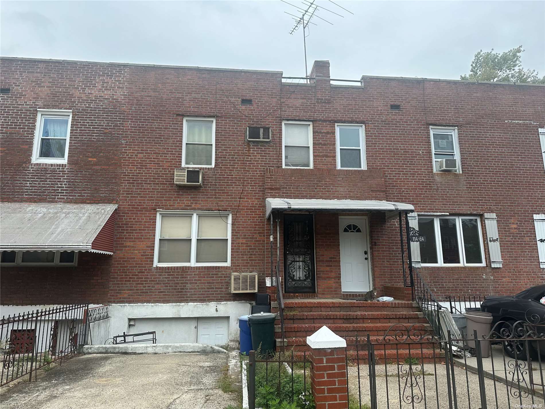 11466 225 Street, Cambria Heights, Queens, NY - 3 Bedrooms  
2 Bathrooms  
8 Rooms - 