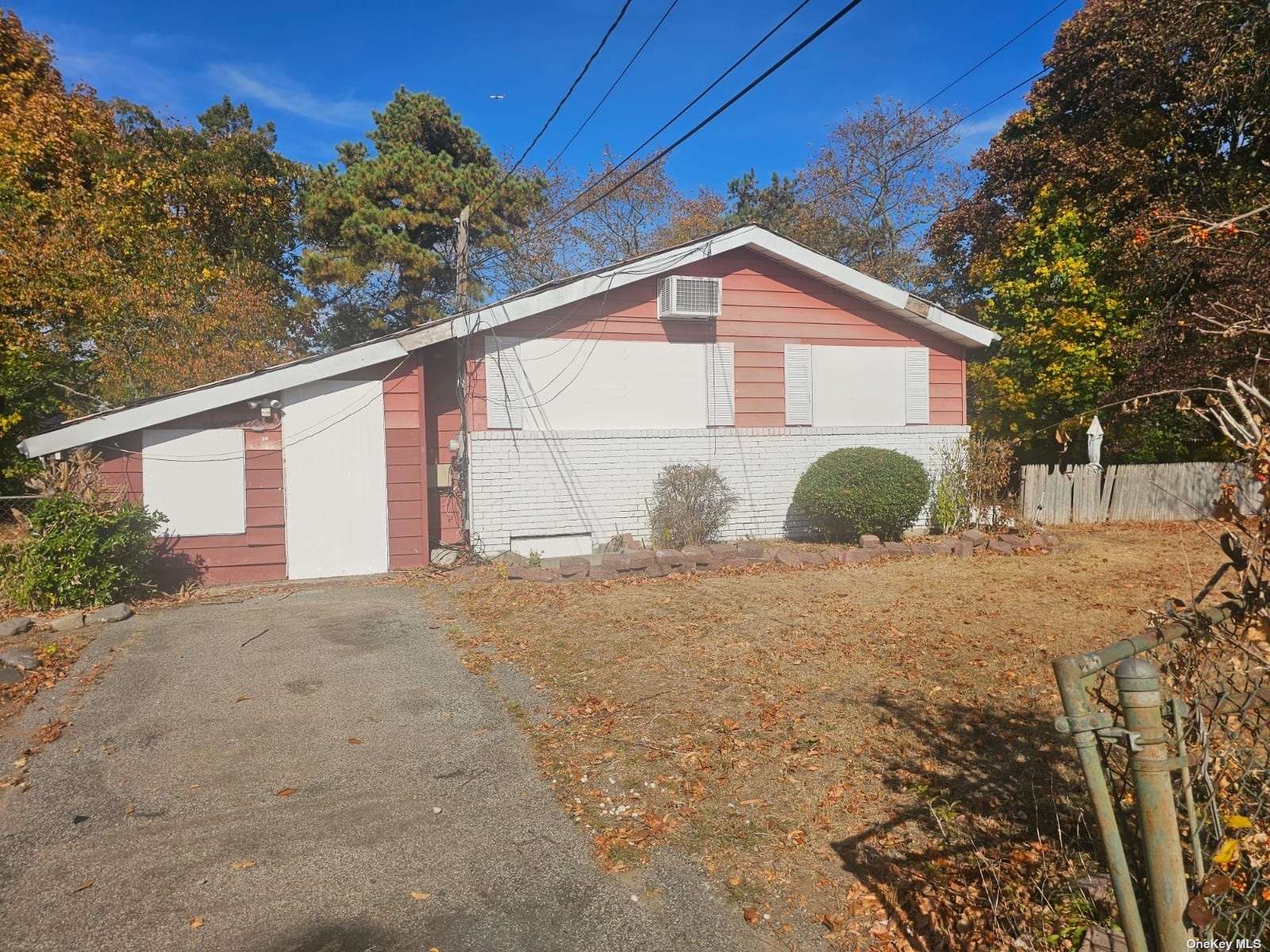 17 Pine Road, Amityville, New York image 1