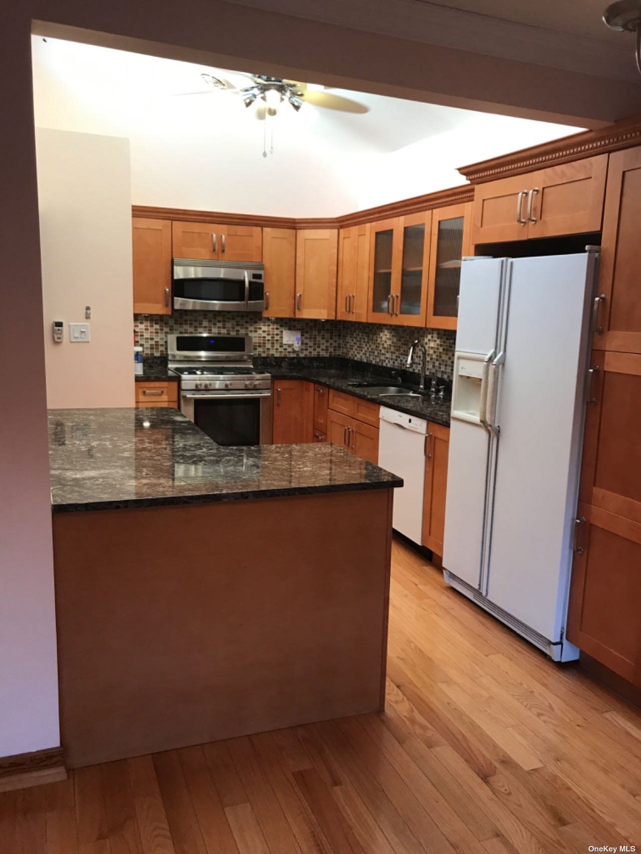 Property for Sale at 24031 70 Avenue 12, Douglaston, Queens, NY - Bedrooms: 6 
Bathrooms: 6 
Rooms: 11  - $1,750,000