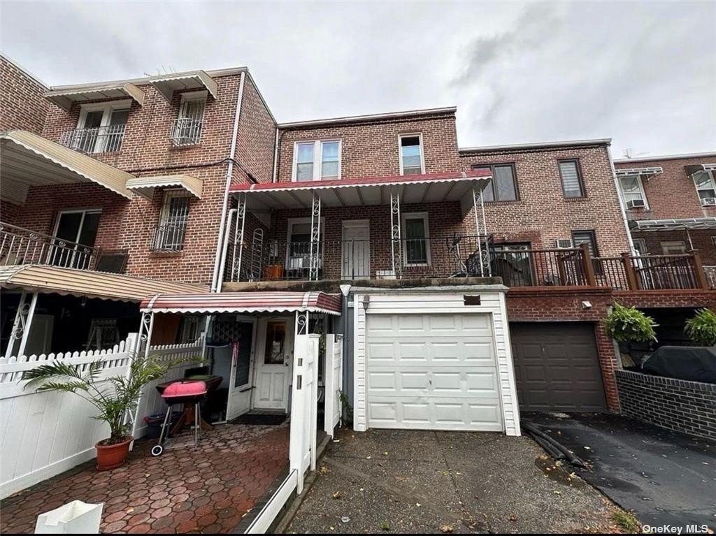 Property for Sale at 7946 Calamus Avenue, Elmhurst, Queens, NY - Bedrooms: 3 
Bathrooms: 3 
Rooms: 12  - $1,150,000