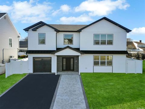 Homes For Sale - 37 Old Farm Road<br/> Levittown, NY 11756