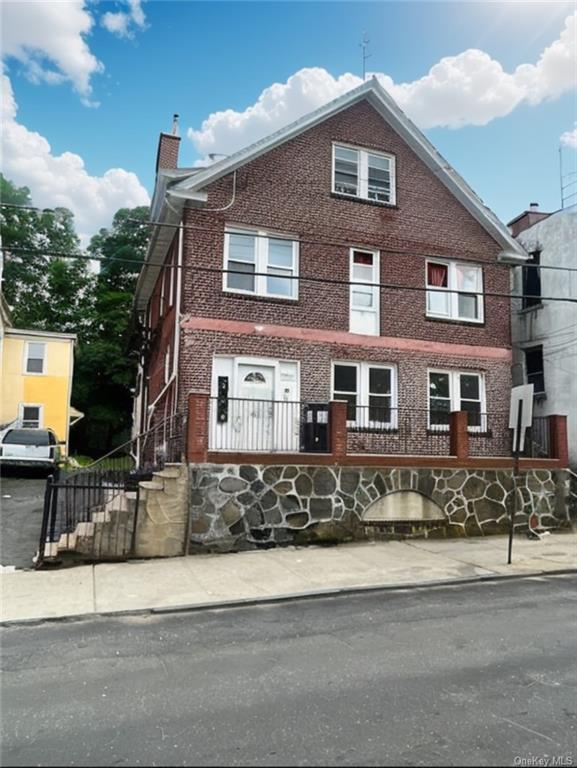 126 W Third Street 1, Mount Vernon, New York - 4 Bedrooms  
1 Bathrooms  
7 Rooms - 