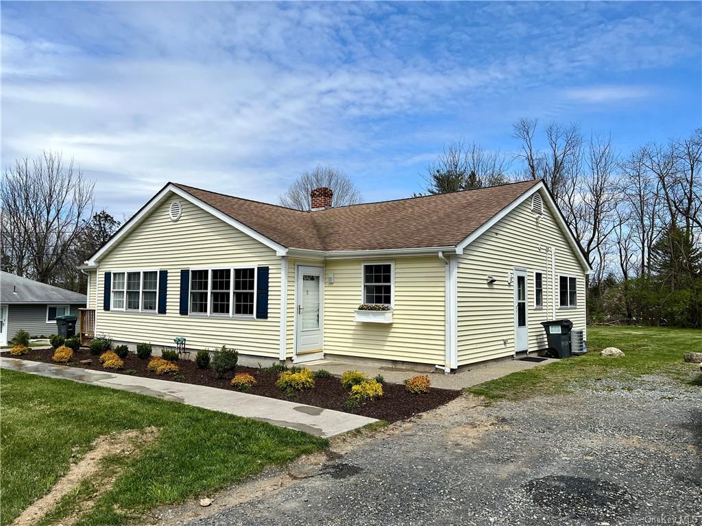 Rental Property at 11 Clifford Court, Warwick, New York - Bedrooms: 2 
Bathrooms: 1 
Rooms: 4  - $2,100 MO.