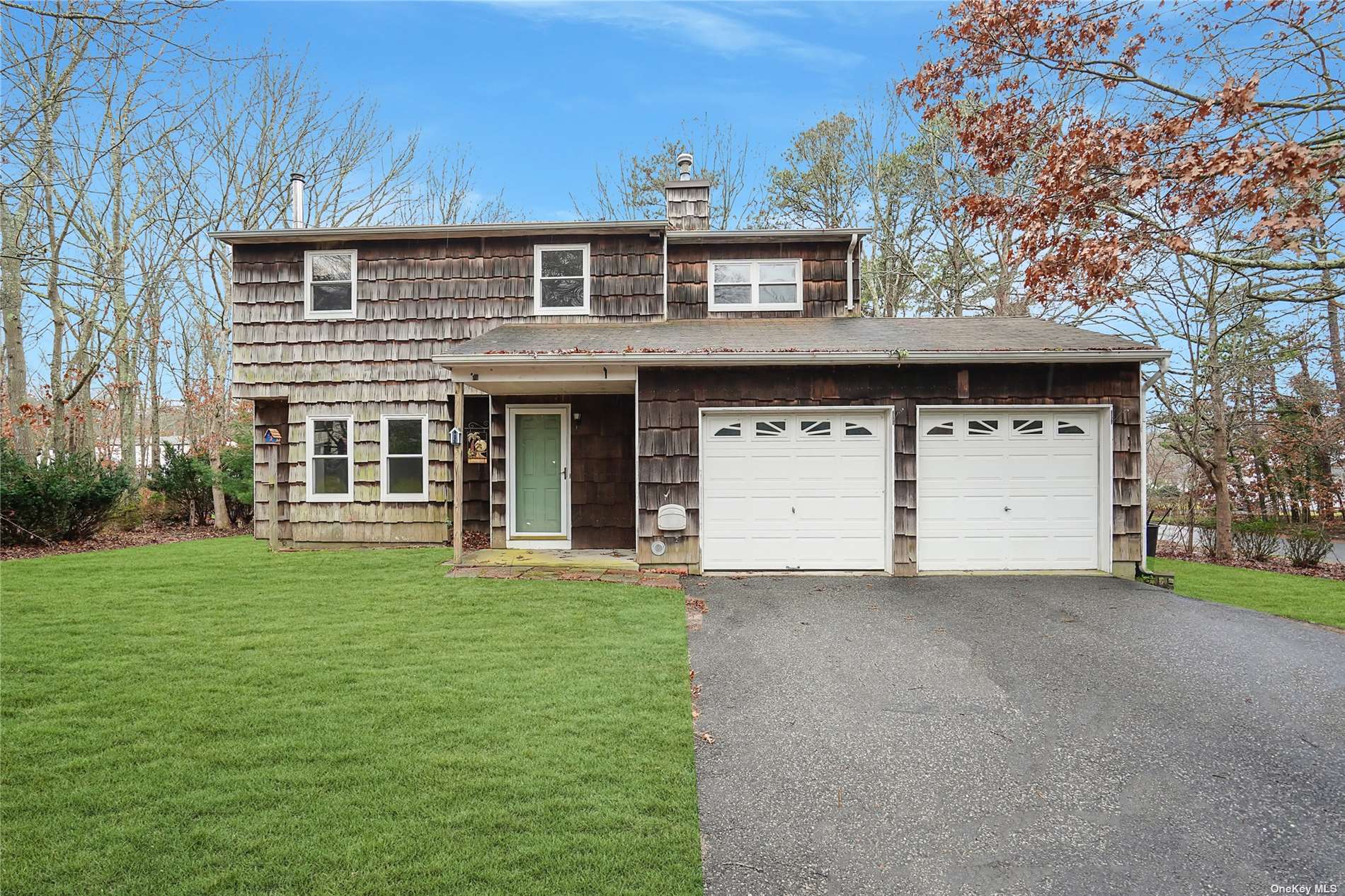 Property for Sale at 4 Golf Circle, Manorville, Hamptons, NY - Bedrooms: 4 
Bathrooms: 3  - $499,000
