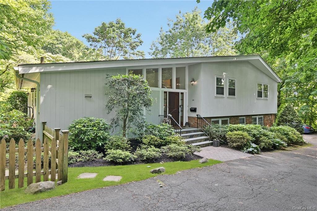 Property for Sale at 6 Dickel Road, Scarsdale, New York - Bedrooms: 6 
Bathrooms: 3 
Rooms: 10  - $1,425,000