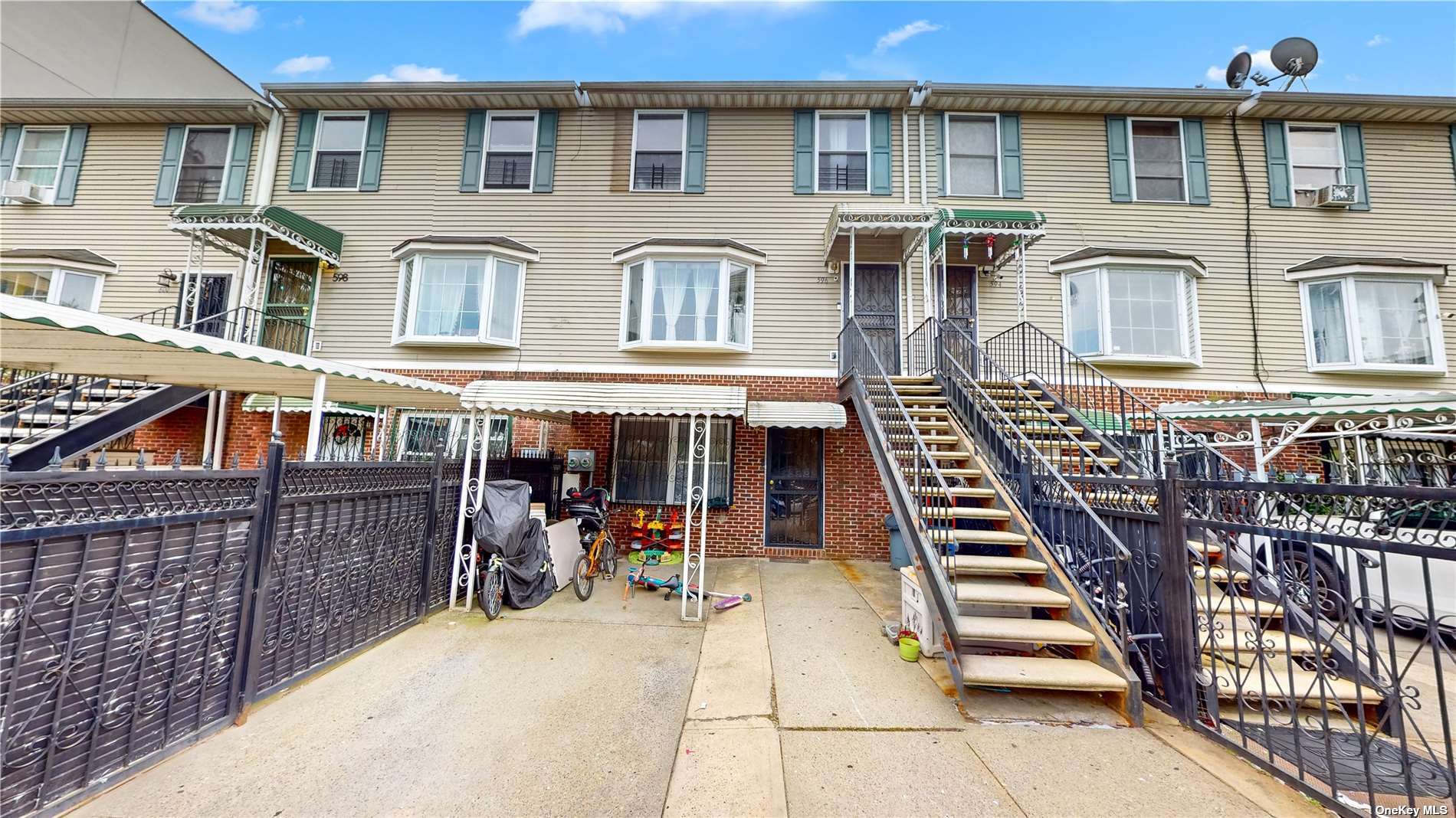 Property for Sale at 596 Beech Terrace, Bronx, New York - Bedrooms: 5 
Bathrooms: 3 
Rooms: 13  - $1,080,000