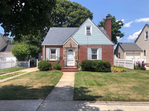 Homes For Sale - 815 Grand Terrace Avenue<br/> North Baldwin, NY 11510