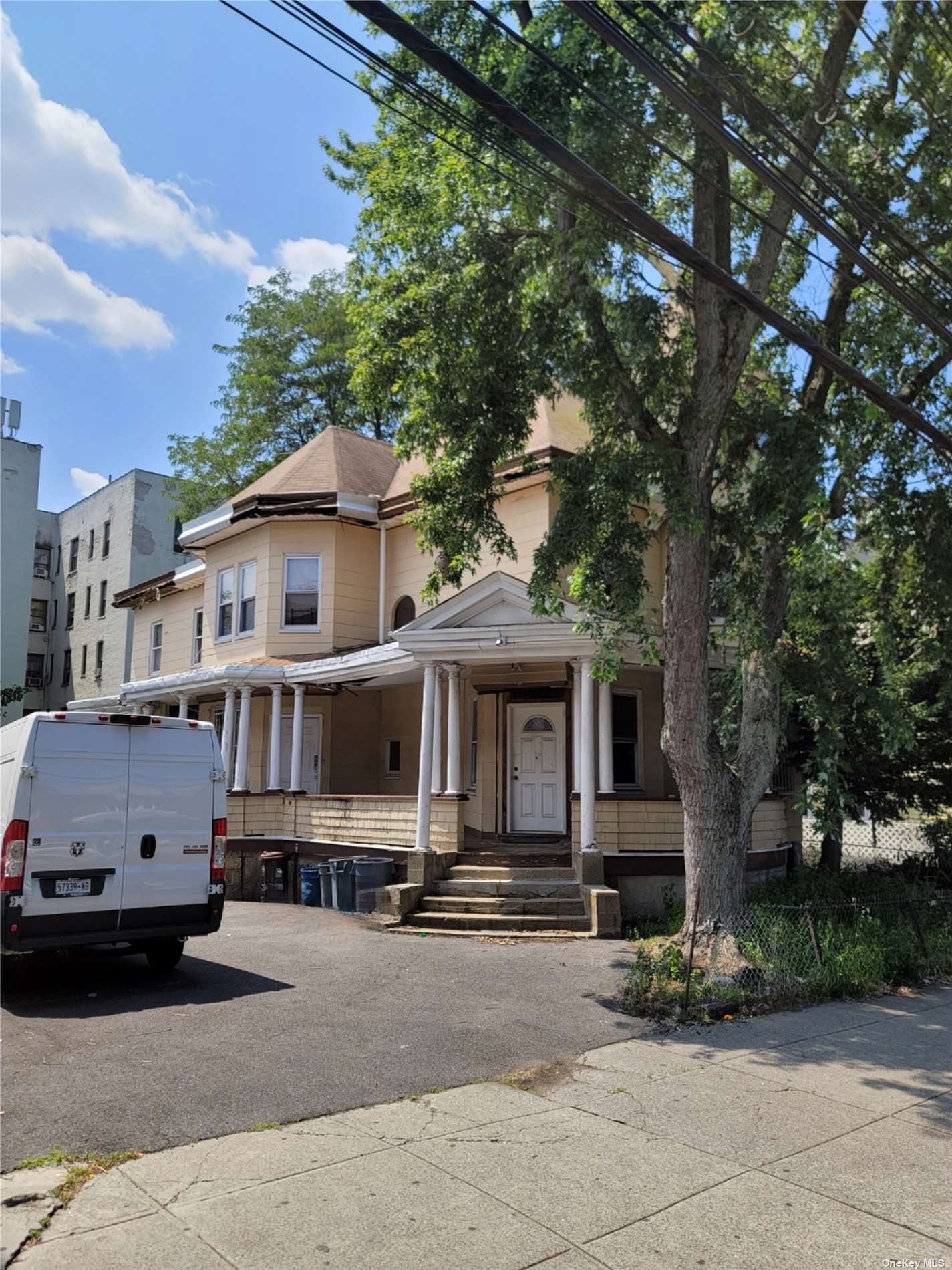 Property for Sale at 684 E 226th Street, Bronx, New York - Bedrooms: 6 
Bathrooms: 3 
Rooms: 10  - $1,150,000