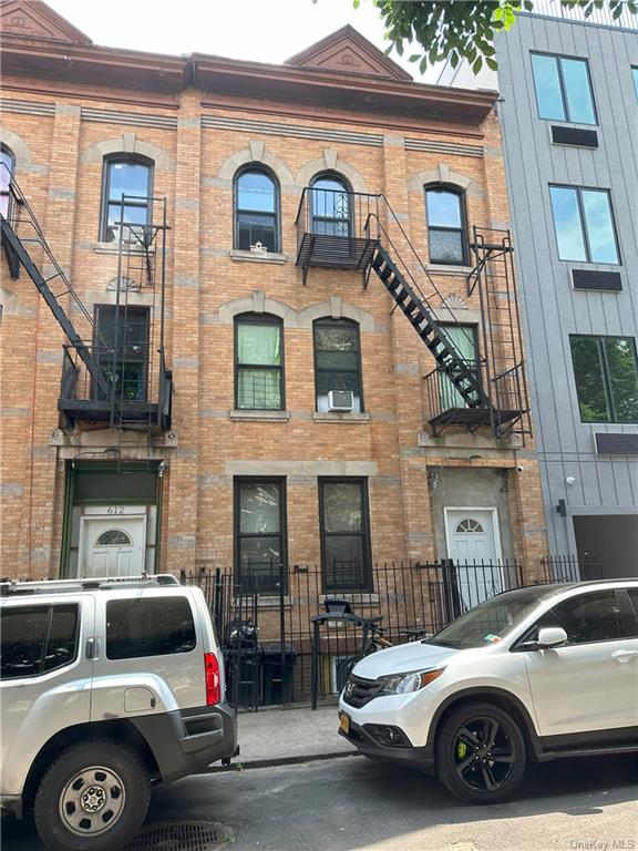 610 Beech Terrace, Bronx, New York - 6 Bedrooms  
3 Bathrooms - 