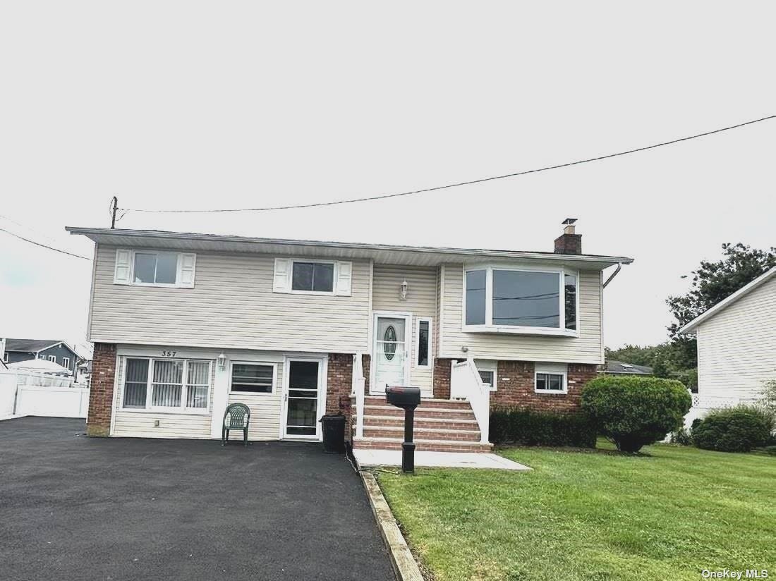 357 Idaho Street, Lindenhurst, New York image 1