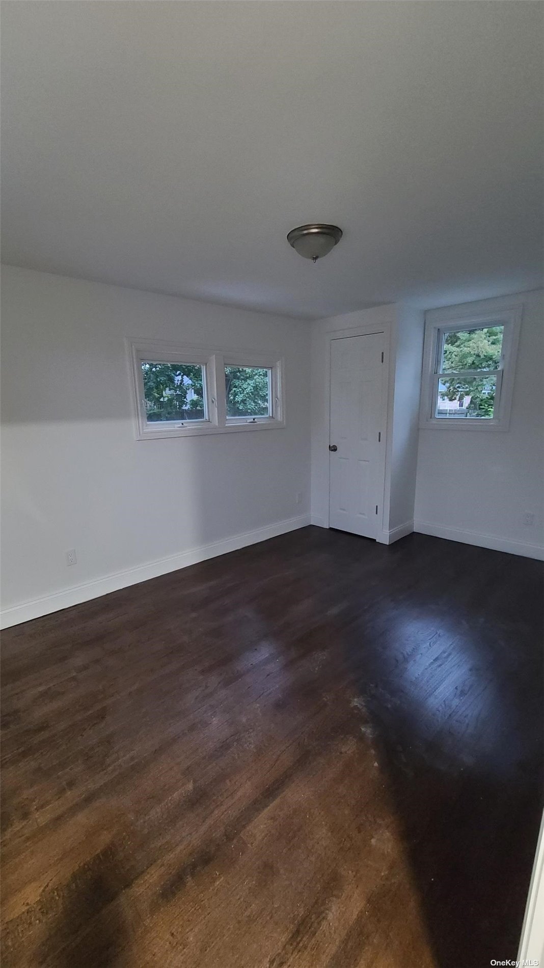 Photo 6 of 11 of 1346 Islip Avenue house