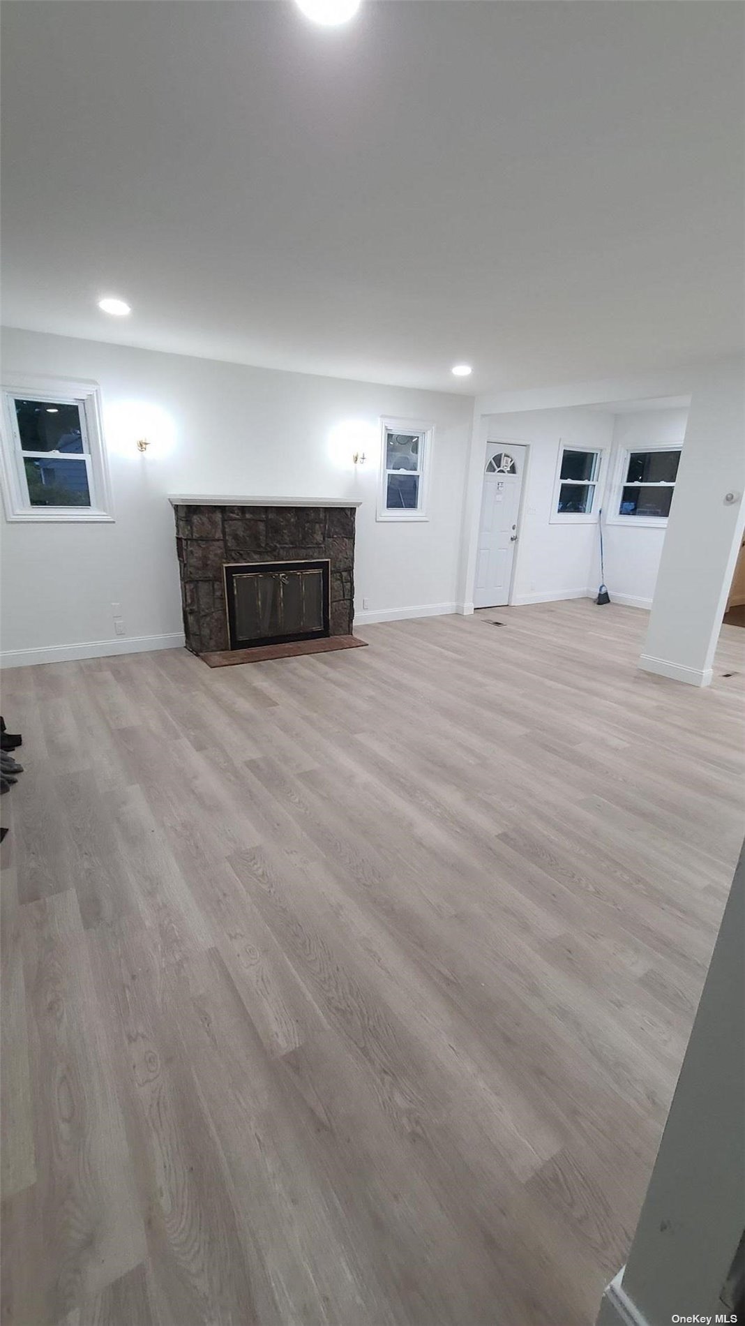 Photo 2 of 11 of 1346 Islip Avenue house