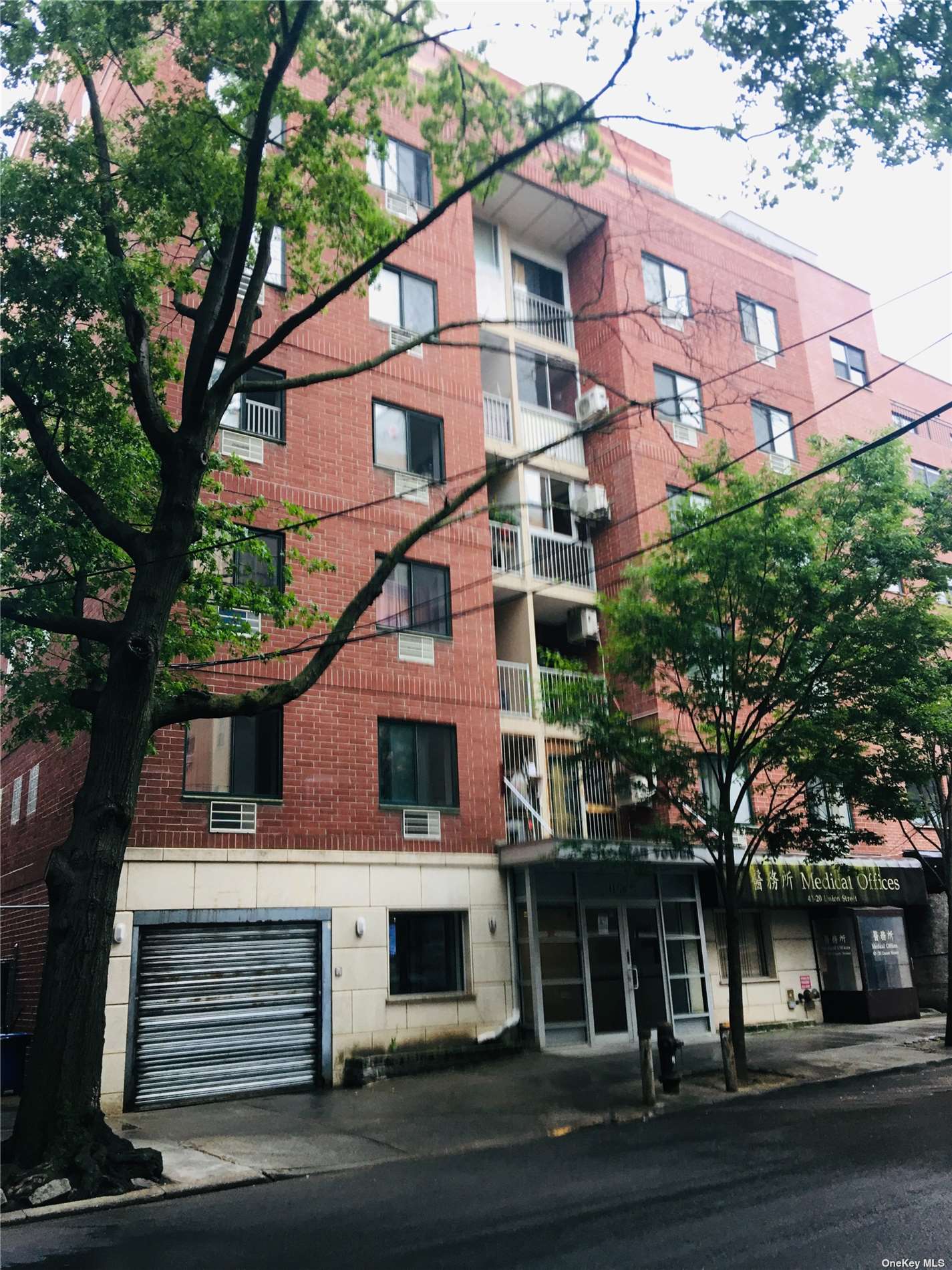 Union Street 7D, Flushing, Queens, NY - 3 Bedrooms  
2 Bathrooms  
5 Rooms - 