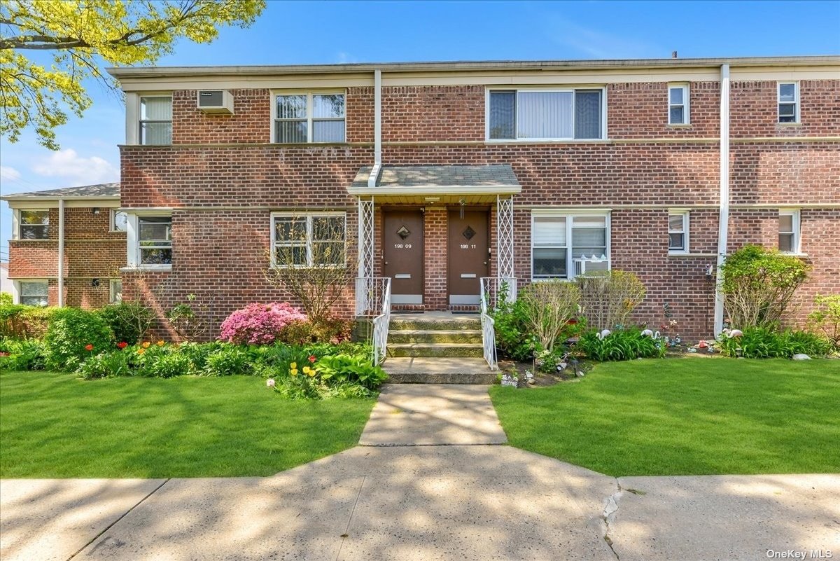 Property for Sale at Dunton Avenue Ave 2A, Holliswood, Queens, NY - Bedrooms: 1 
Bathrooms: 1 
Rooms: 4  - $220,000