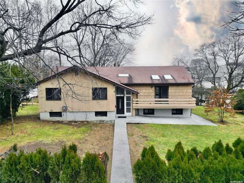 7 Bayview Avenue Great Neck NY 11021