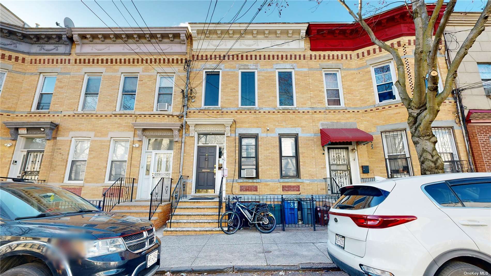 Property for Sale at 5433 Arnold Ave Ave, Maspeth, Queens, NY - Bedrooms: 6 
Bathrooms: 3.5 
Rooms: 15  - $1,080,000