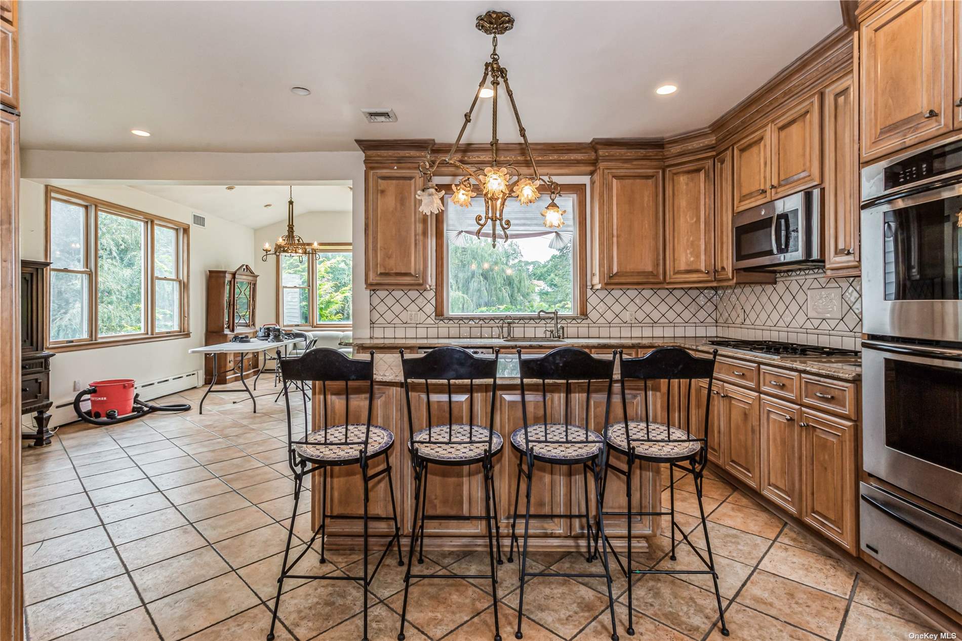 Lawrence, New York 11559, United States, 8 Bedrooms Bedrooms, ,6 BathroomsBathrooms,Residential,Pending,29452