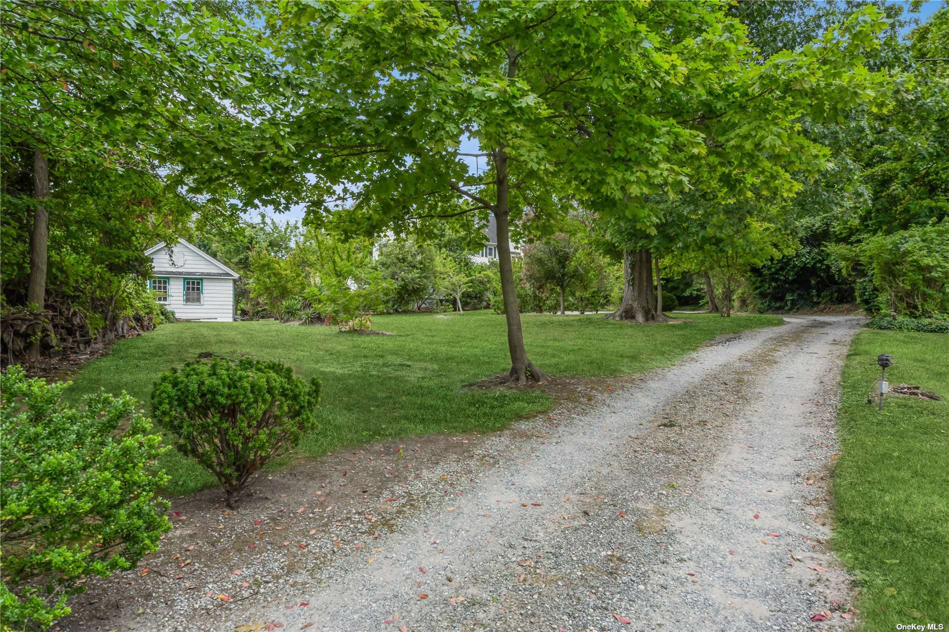 Lawrence, New York 11559, United States, 8 Bedrooms Bedrooms, ,6 BathroomsBathrooms,Residential,Pending,29452