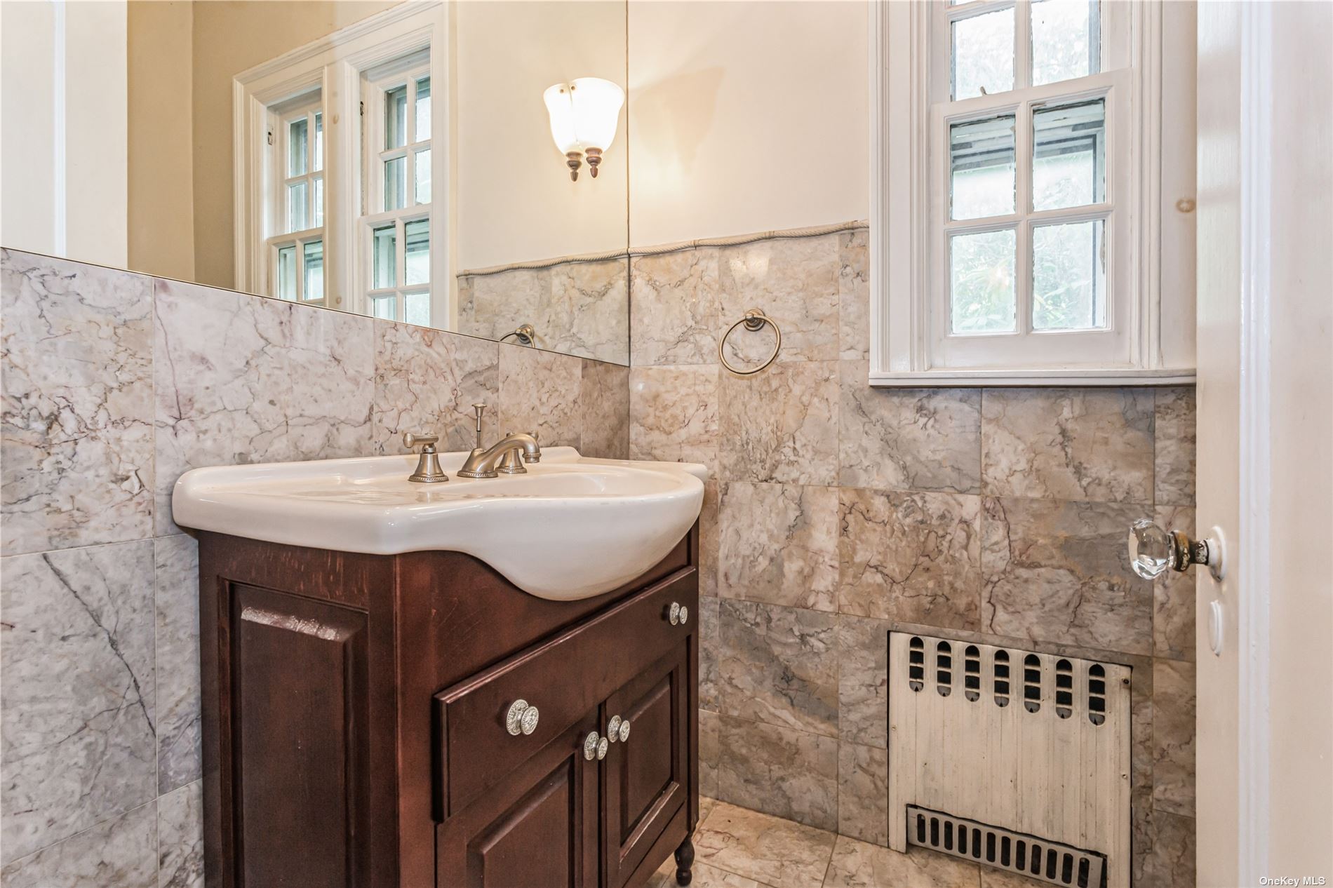 Lawrence, New York 11559, United States, 8 Bedrooms Bedrooms, ,6 BathroomsBathrooms,Residential,Pending,29452