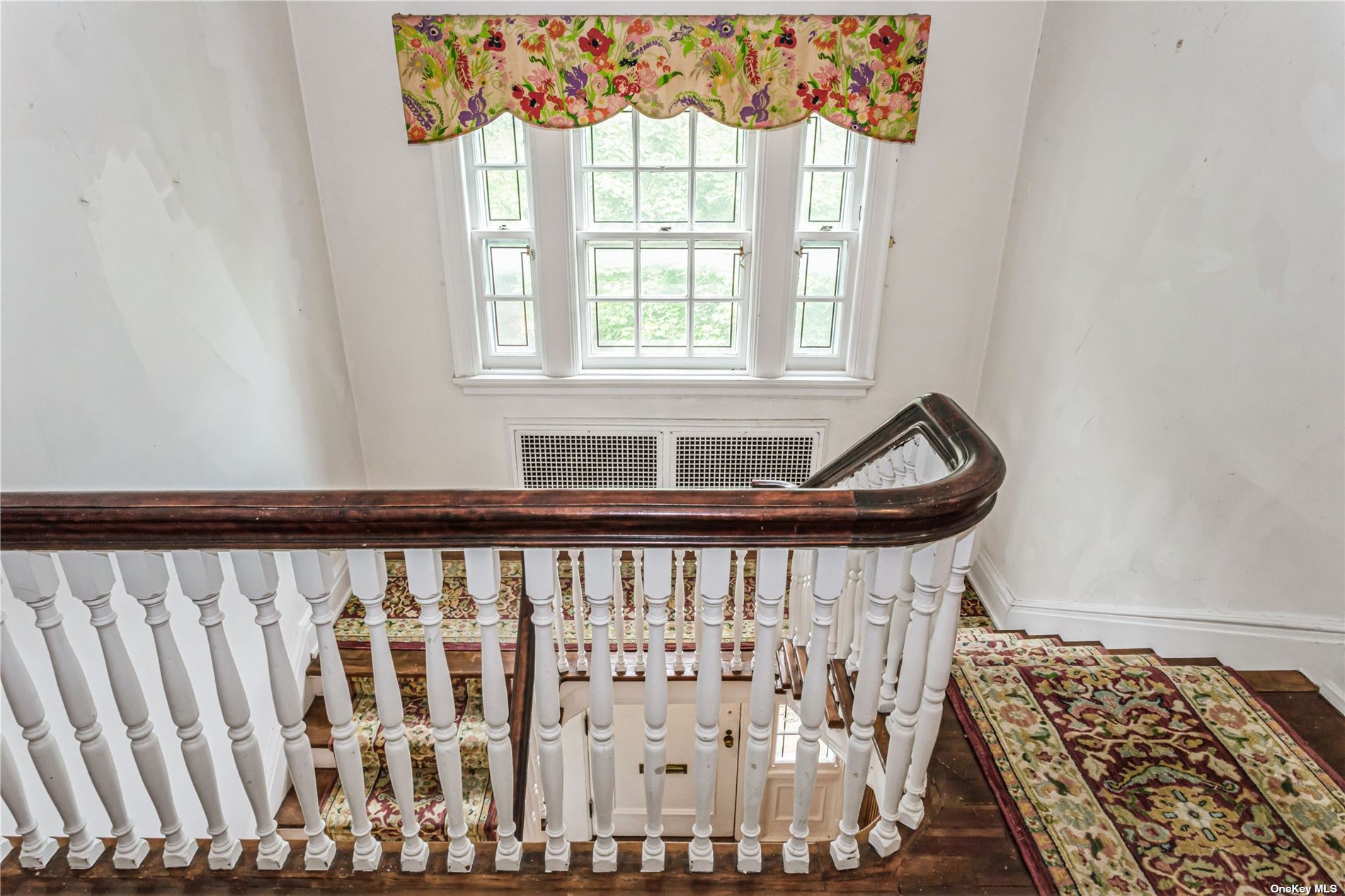 Lawrence, New York 11559, United States, 8 Bedrooms Bedrooms, ,6 BathroomsBathrooms,Residential,Pending,29452