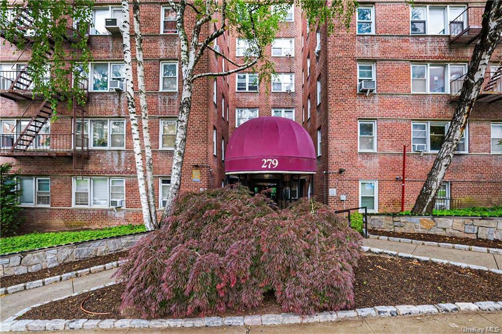 279 N Broadway 2L, Yonkers, New York - 2 Bedrooms  
2 Bathrooms  
5 Rooms - 