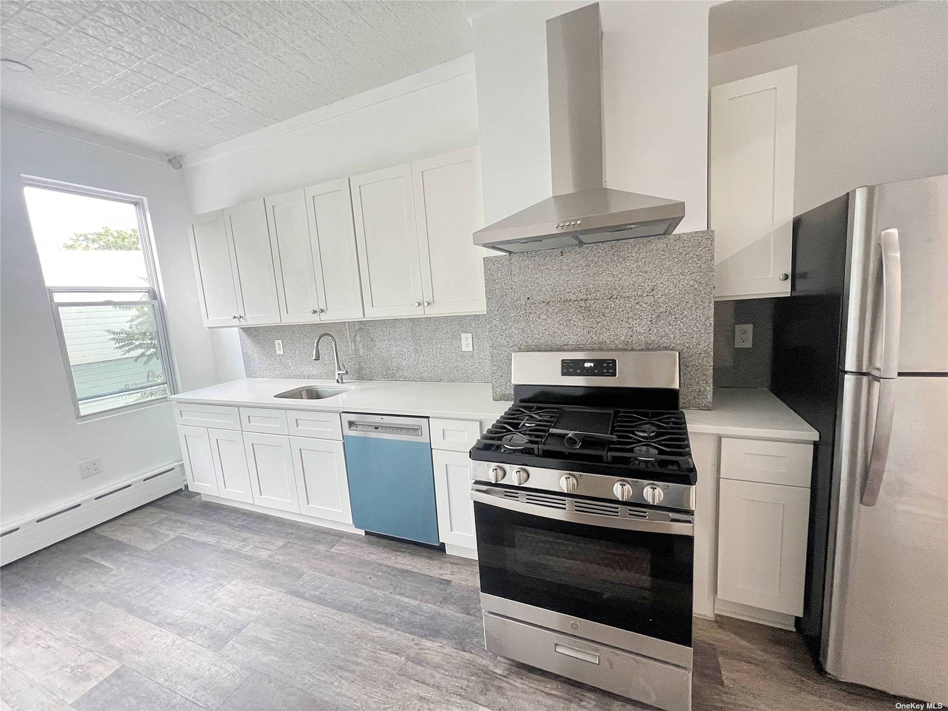 Rental Property at 585 Onderdonk Avenue, Ridgewood, Queens, NY - Bedrooms: 1 
Bathrooms: 1 
Rooms: 3  - $2,900 MO.