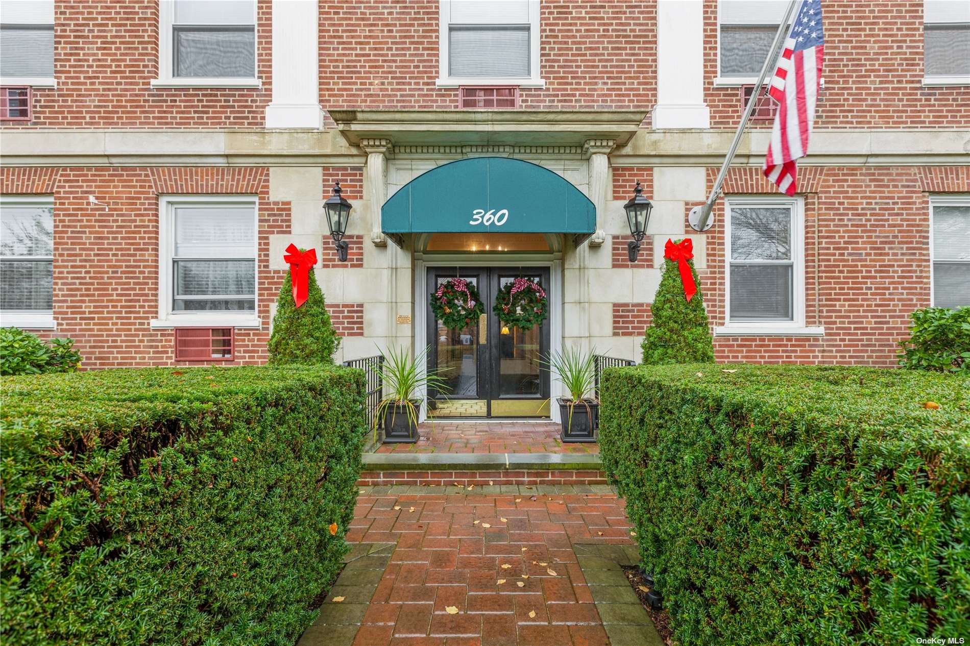 360 Stewart Avenue #3D, Garden City, New York image 2