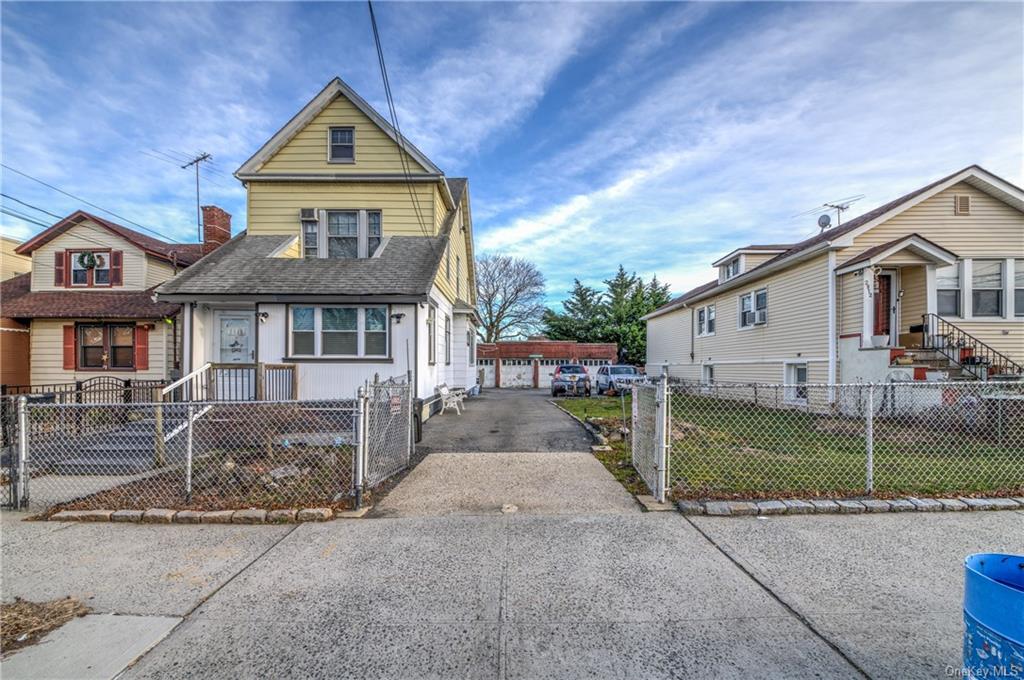 Property for Sale at 2916 Philip Avenue, Bronx, New York - Bedrooms: 4 
Bathrooms: 2.5 
Rooms: 7  - $879,000