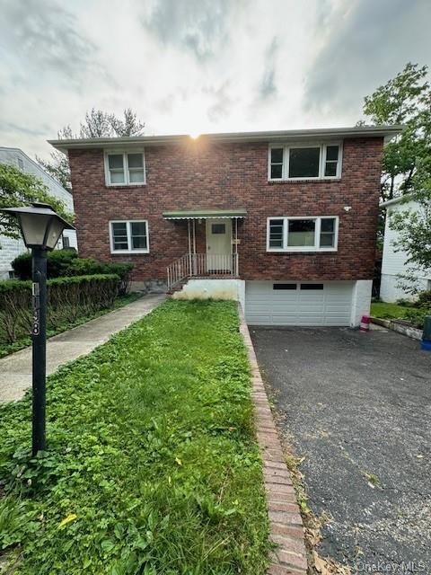 1198 Saw Mill River Road, Yonkers, New York - 3 Bedrooms  
2 Bathrooms  
5 Rooms - 