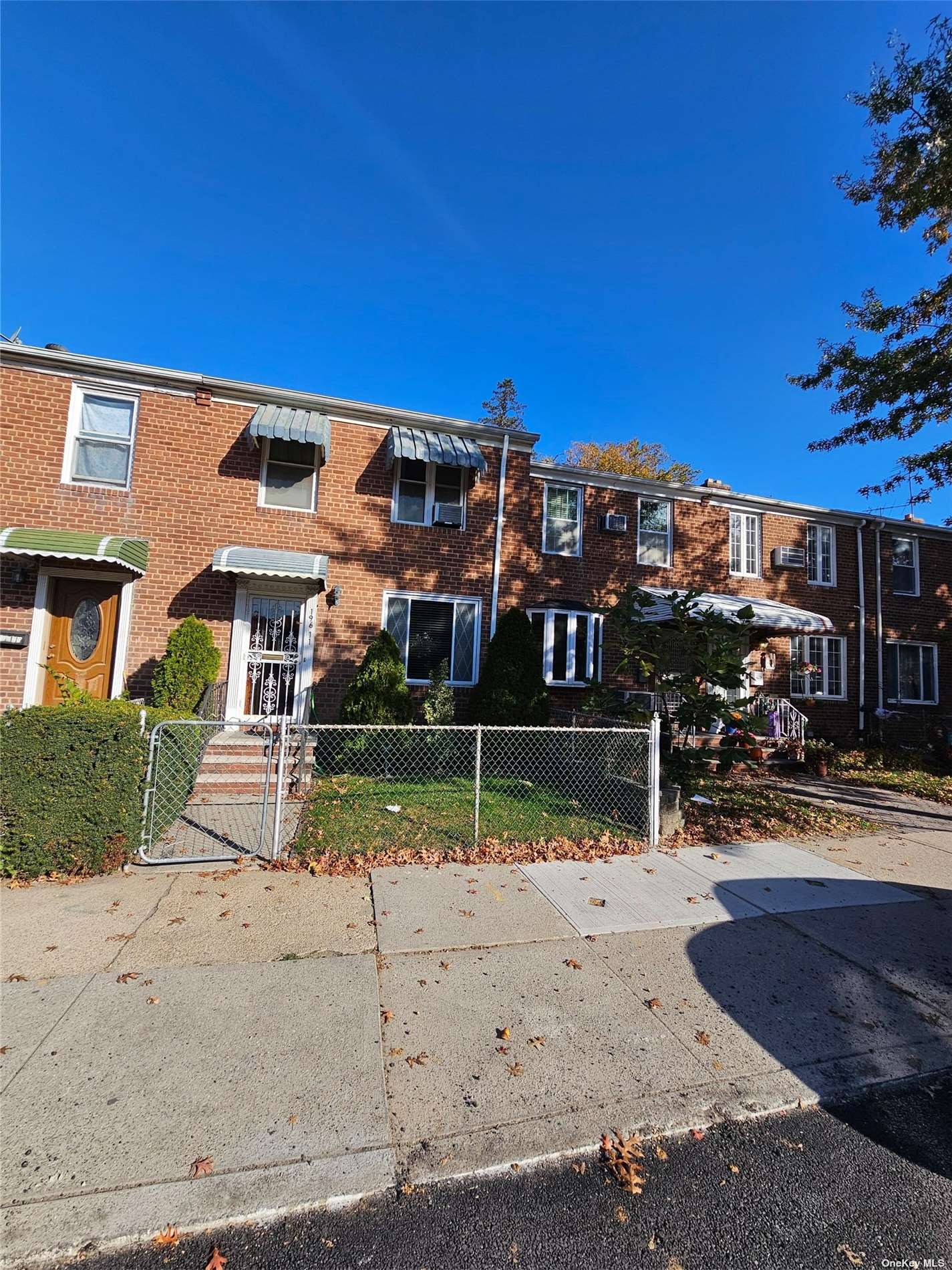 Property for Sale at 19611 Station Road, Flushing, Queens, NY - Bedrooms: 3 
Bathrooms: 2 
Rooms: 6  - $825,000