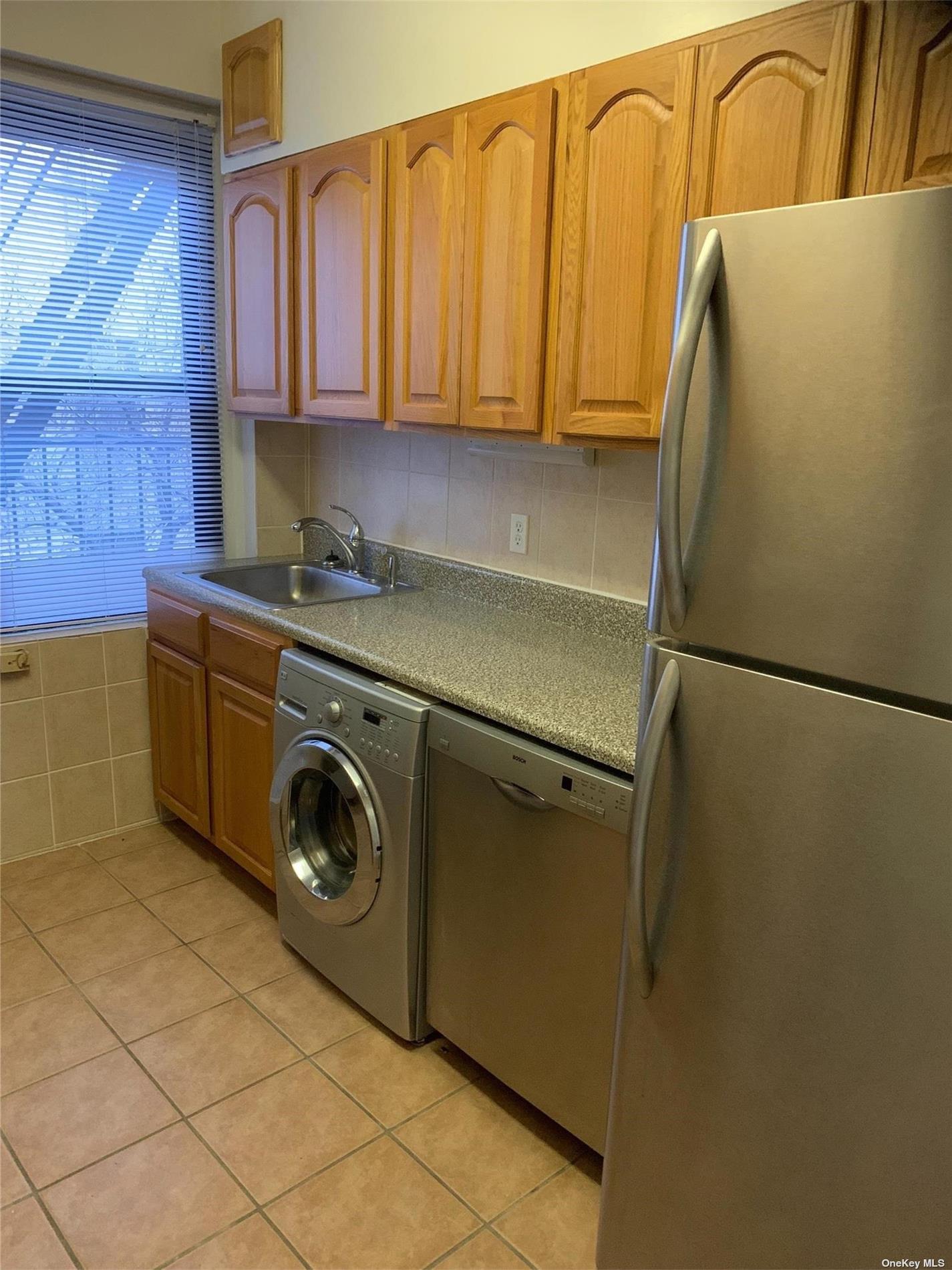 Property for Sale at 2106 35th Street 3F, Astoria, Queens, NY - Bedrooms: 3 
Bathrooms: 1 
Rooms: 5  - $379,000