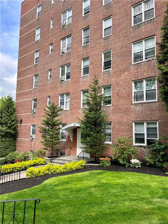 38 Laurel Place #2K, Yonkers, New York image 3