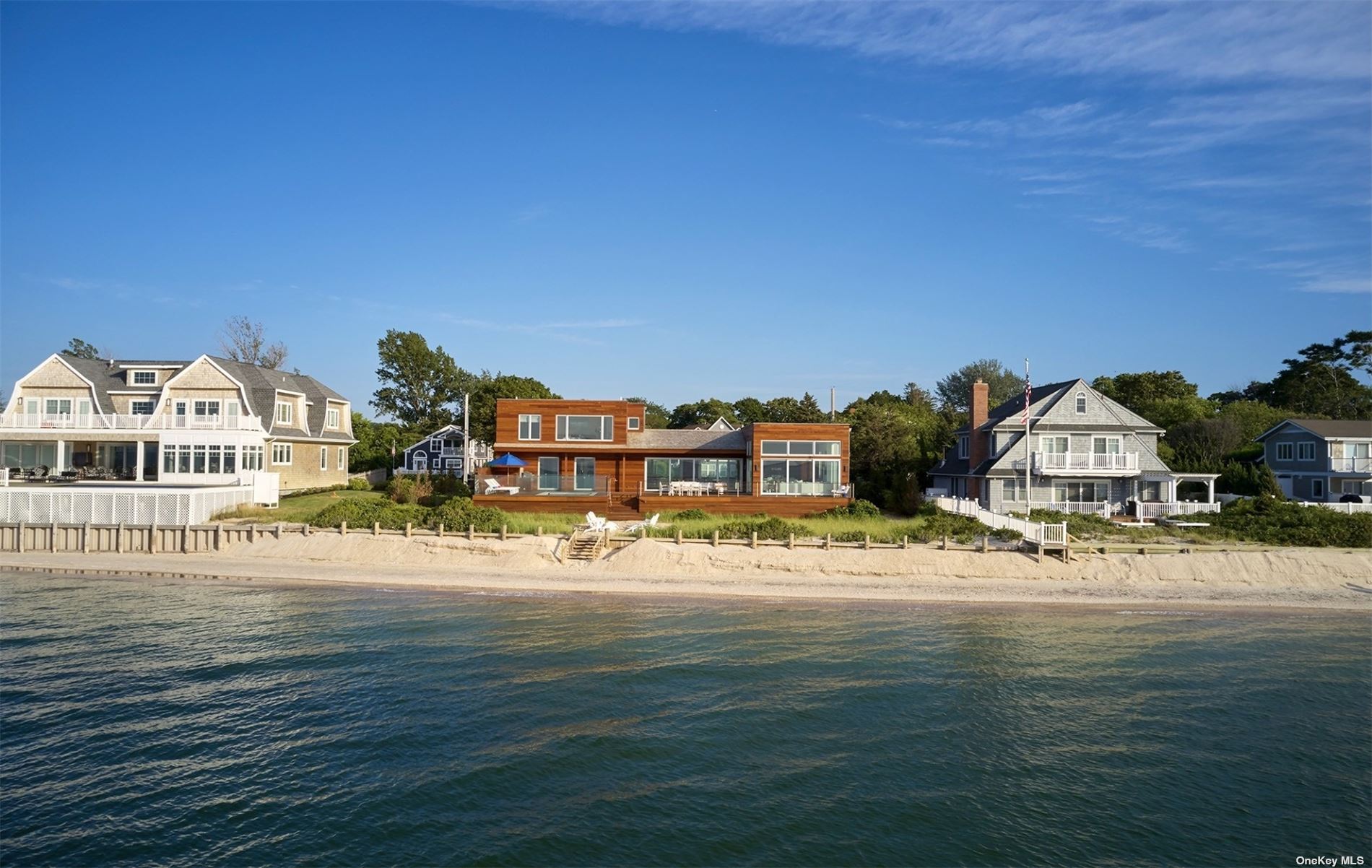 14 Peconic Crescent, Southampton, Hamptons, NY - 5 Bedrooms  
4 Bathrooms - 