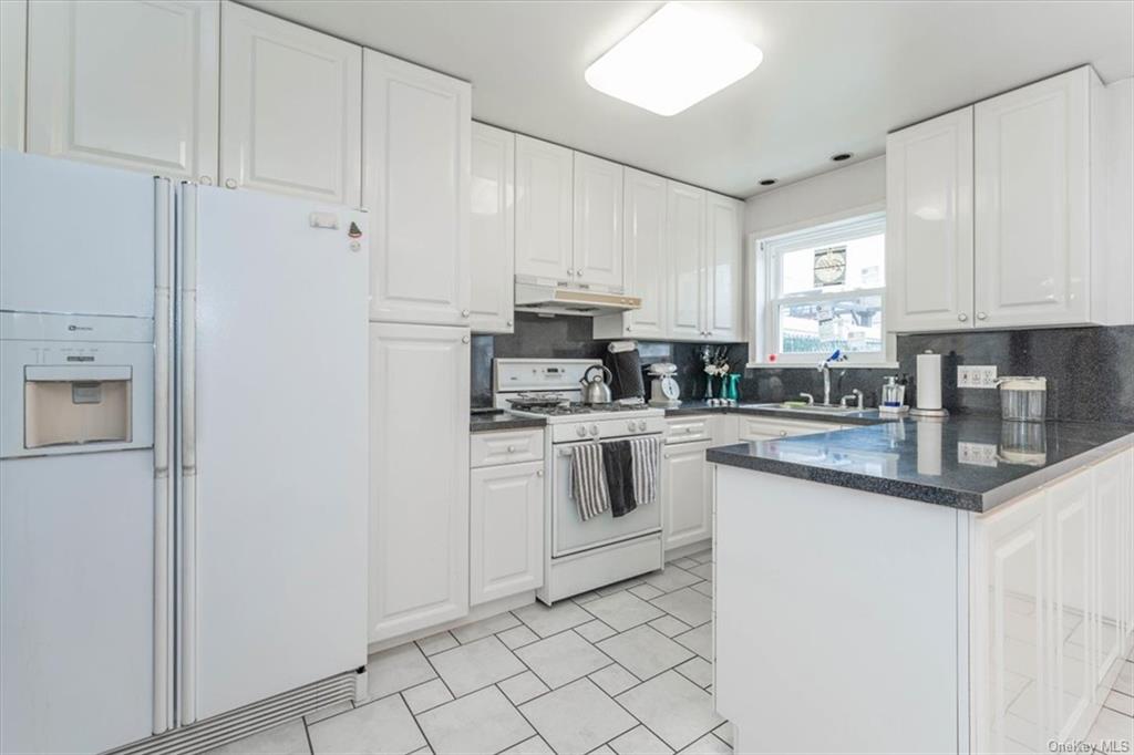 217 Throggs Neck Boulevard, Bronx, New York image 7