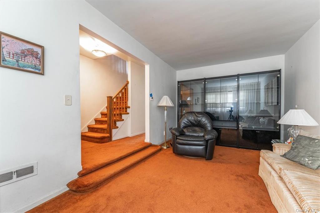 217 Throggs Neck Boulevard, Bronx, New York image 4