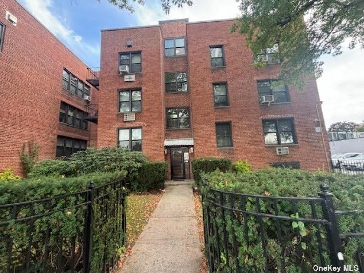 Rental Property at 18212 Horace Harding Expressway 3L, Fresh Meadows, Queens, NY - Bedrooms: 2 
Bathrooms: 1 
Rooms: 5  - $2,500 MO.