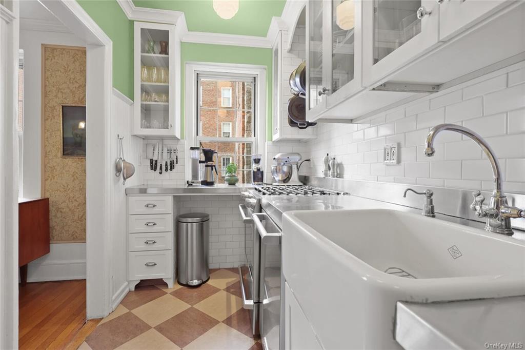 Photo 11 of 25 of 270 Bronxville Road A45 co-op property