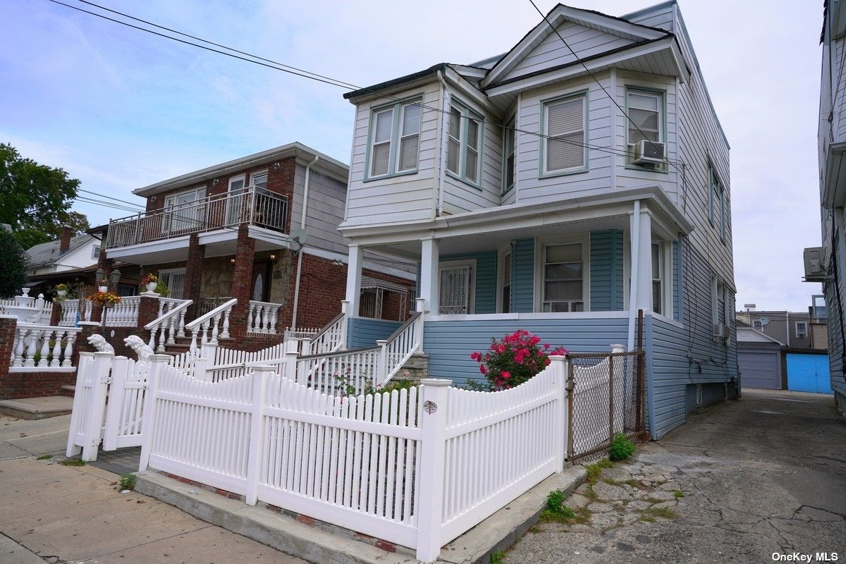 Property for Sale at 10319 123 Street, Richmond Hill, Queens, NY - Bedrooms: 5 
Bathrooms: 2 
Rooms: 11  - $1,150,000