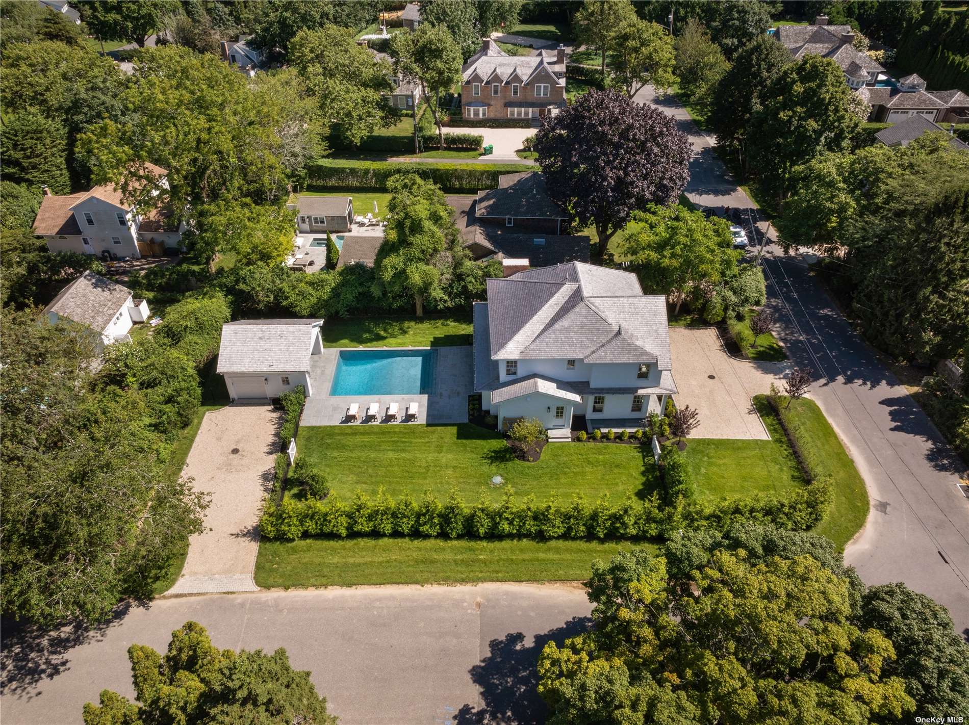 30 Bellows Lane, Southampton, Hamptons, NY - 6 Bedrooms  
7.5 Bathrooms - 