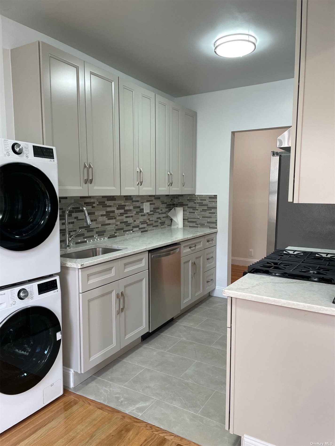 3591 161st Street 6I, Flushing, Queens, NY - 2 Bedrooms  
2 Bathrooms  
5 Rooms - 