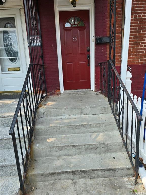 Photo 1 of 35 Riverview Place, Yonkers, New York, $3,000, Web #: 6334715