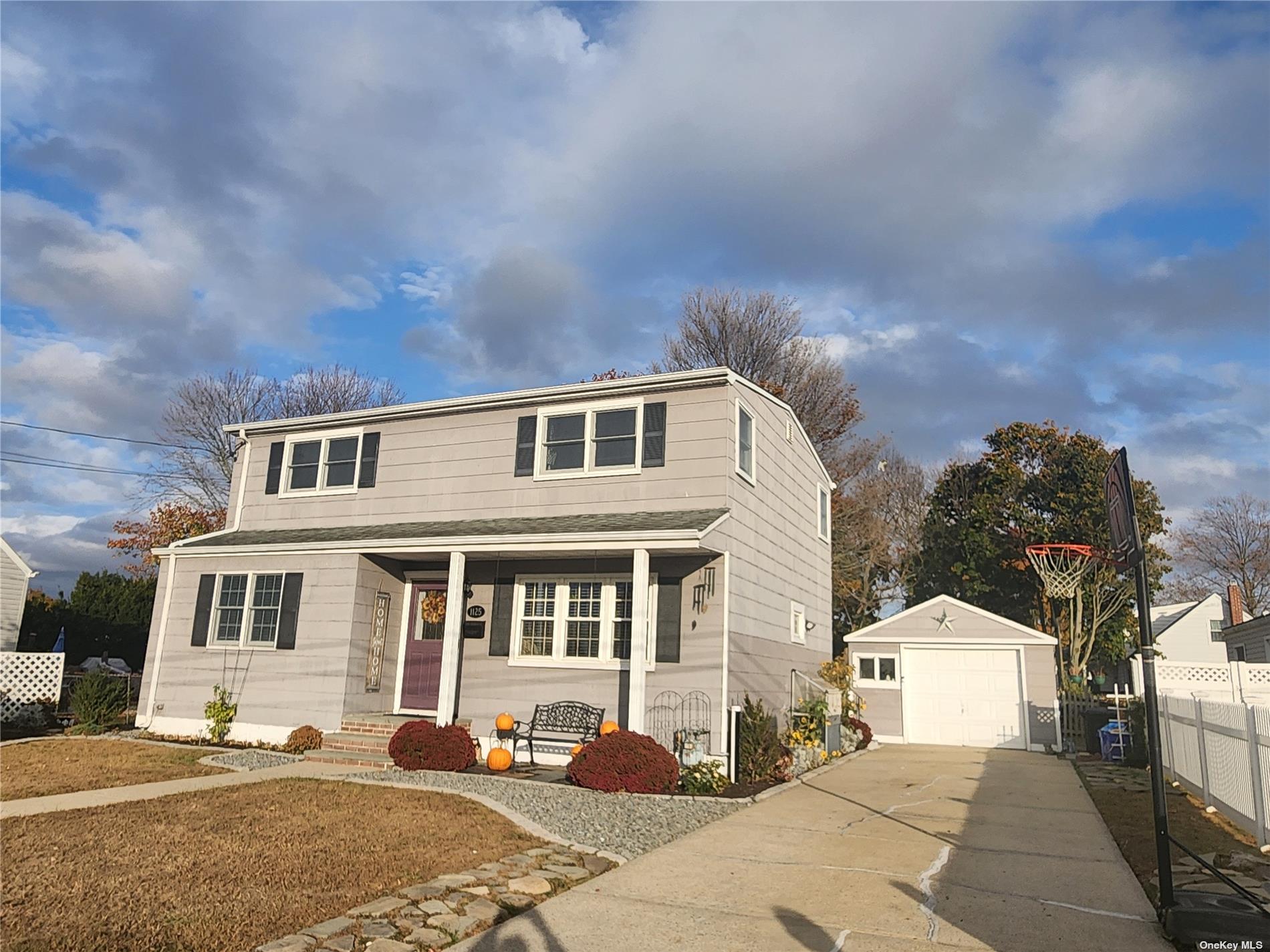 1125 Jackson Avenue, Lindenhurst, New York image 2