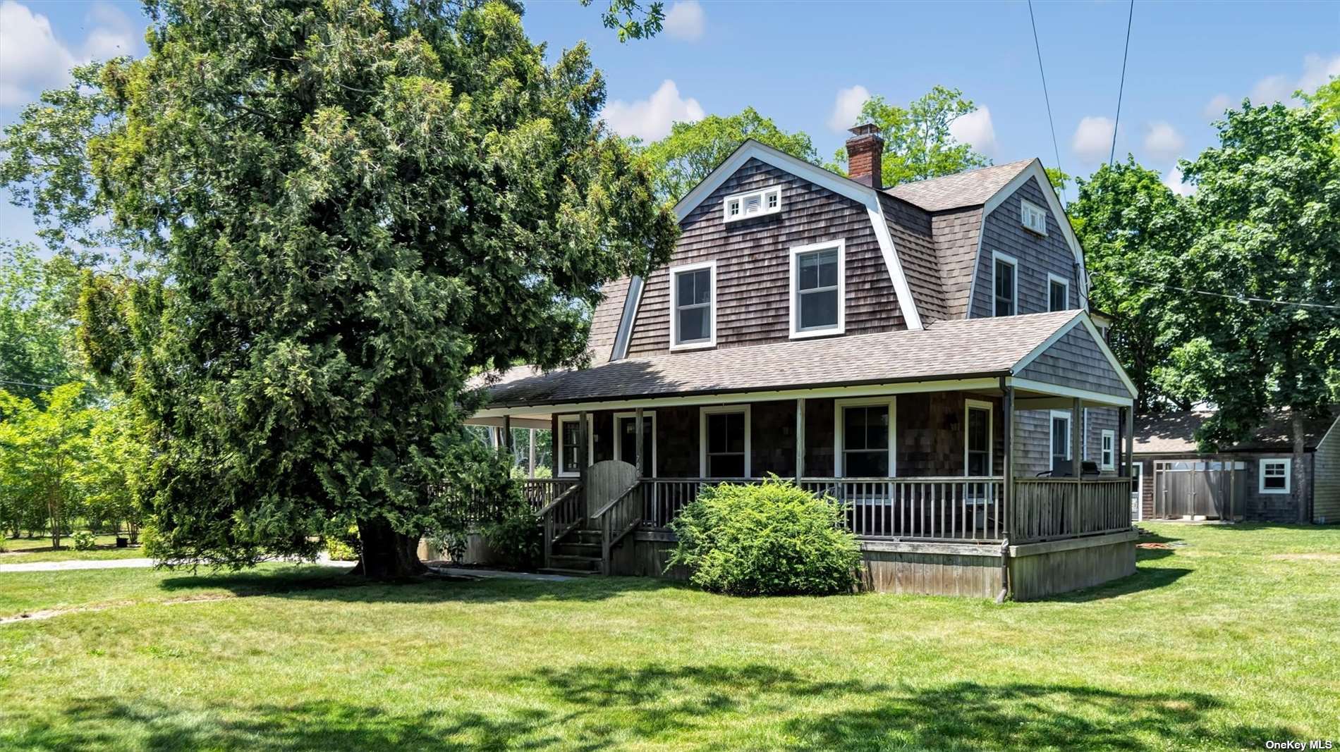 Montauk Highway, East Quogue, Hamptons, NY - 3 Bedrooms  
3 Bathrooms - 