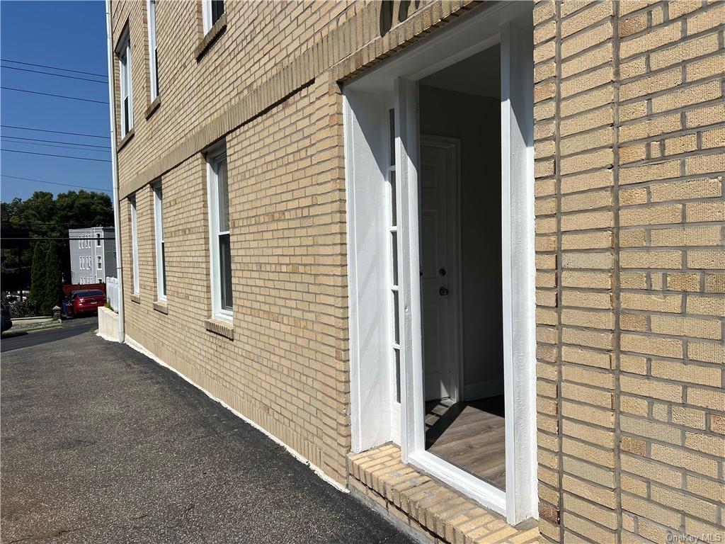 Rental Property at 24 Lee Ave, Yonkers, New York - Bedrooms: 3 
Bathrooms: 1 
Rooms: 6  - $3,000 MO.