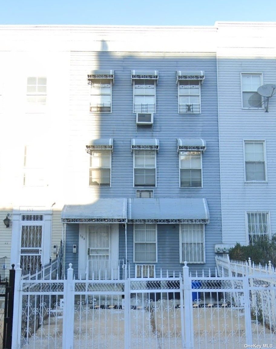 Property for Sale at 153 W 175th Street, Bronx, New York - Bedrooms: 4 
Bathrooms: 3 
Rooms: 18  - $875,000