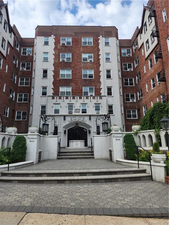 60 Broad Street 6C, Mount Vernon, New York - 2 Bedrooms  
2 Bathrooms  
7 Rooms - 