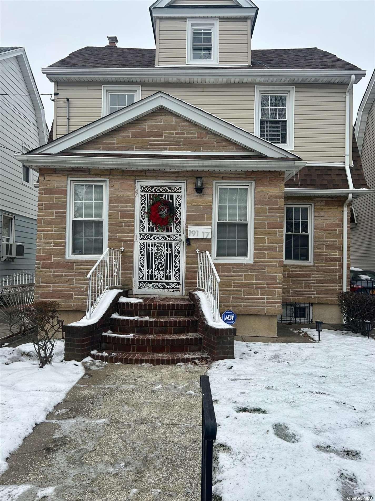 19117 112th Rd Rd, Saint Albans, Queens, NY - 3 Bedrooms  
2 Bathrooms  
10 Rooms - 